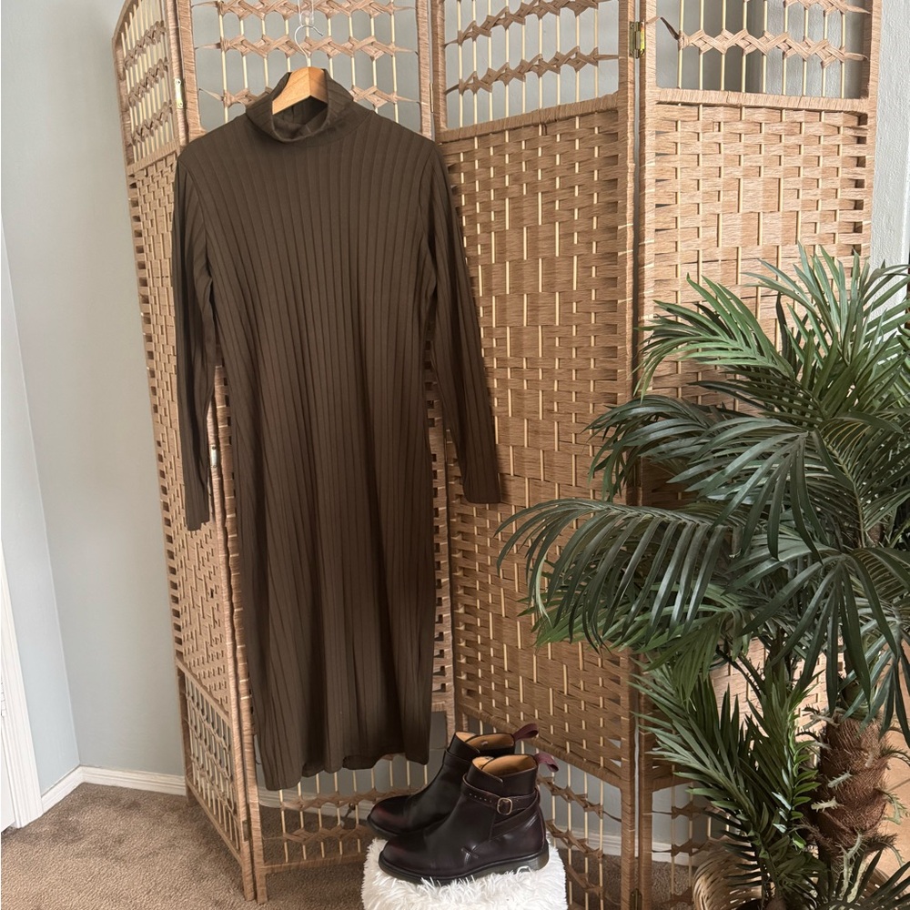 H&M Long Sleeve Brown Ribbed Dress